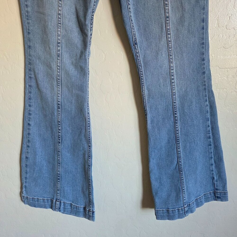 Shyanne High-Rise Patch Pocket Seamed Flare Jeans Light Wash 30 Cowgirl Western - Picture 5 of 10